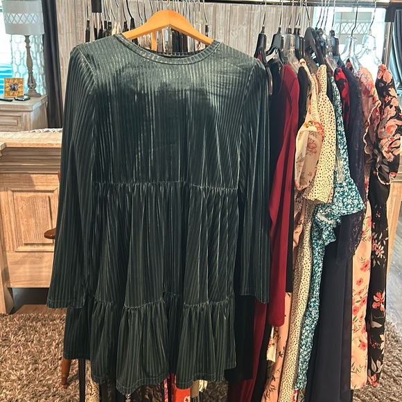 Green Velvet Dress - Picture 2 of 3